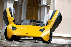 Спорткар Marussia B1 (с открытыми дверями) Спорткар Marussia B1 (с открытыми дверями)