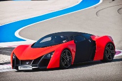 Спорткар Marussia B2 в повороте Спорткар Marussia B2 в повороте