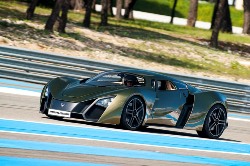 Спорткар Marussia B2 в действии Спорткар Marussia B2 в действии